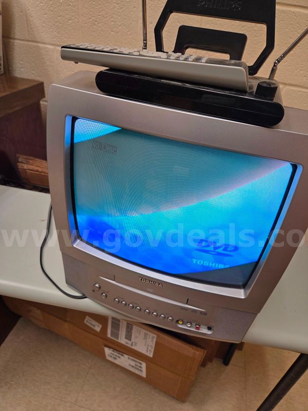 Toshiba DVD Tv Combo with Remote & Phillips Antena