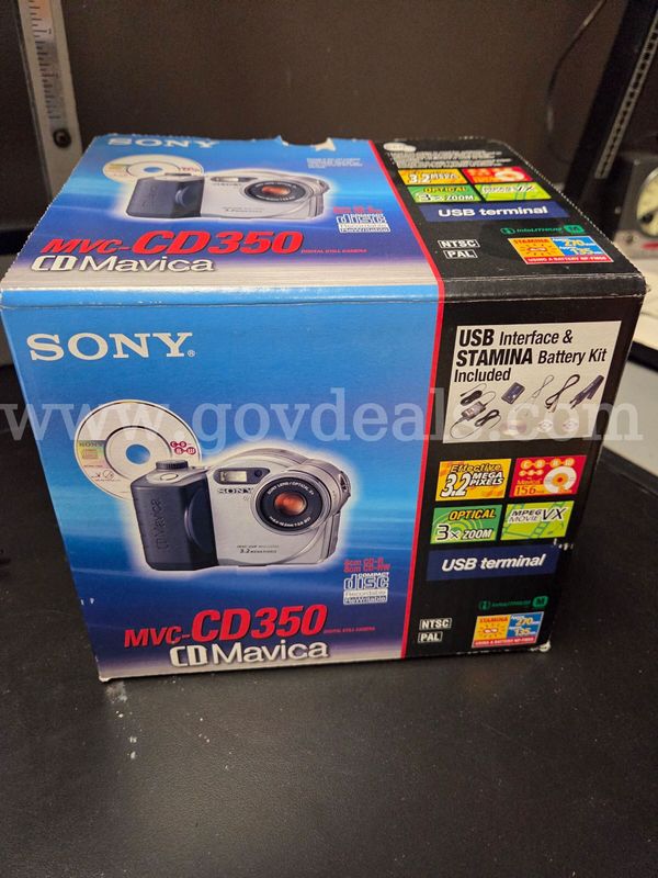 Vintage Sony MVC-CD250 CD Mavica in box with power cord and manual