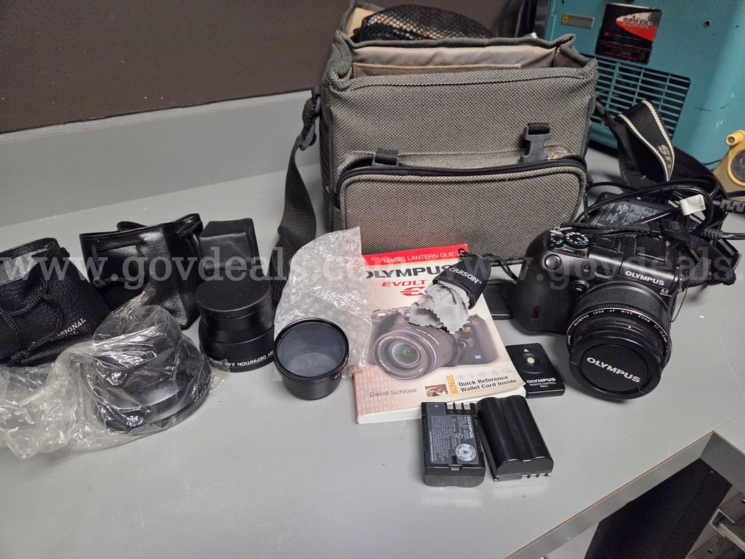 Vintage Olympus Evolt E-510 Camera with Bag and Accessories
