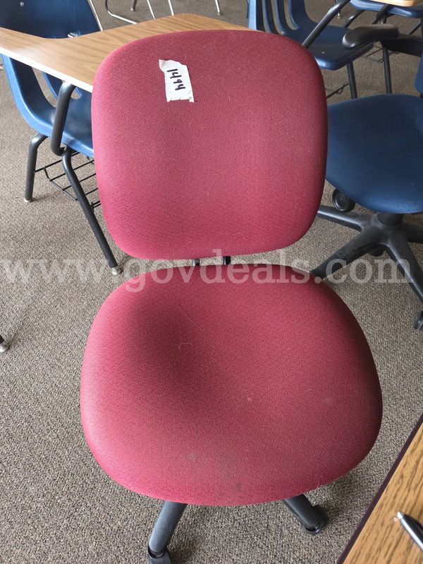Rolling Burgundy Task Chair with no arms