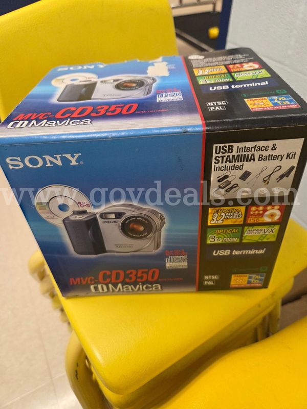 Vintage Sony MVC-CD350 Camera in box