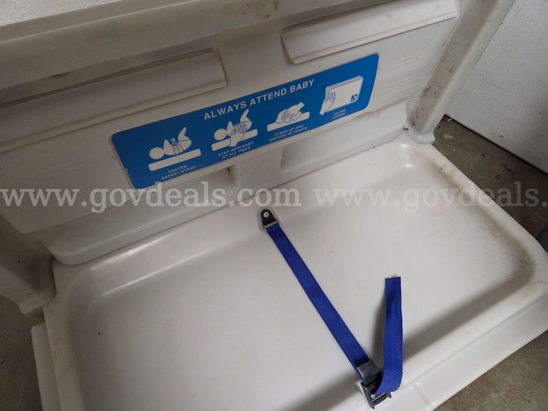 Baby Changing Station that mounts to the wall