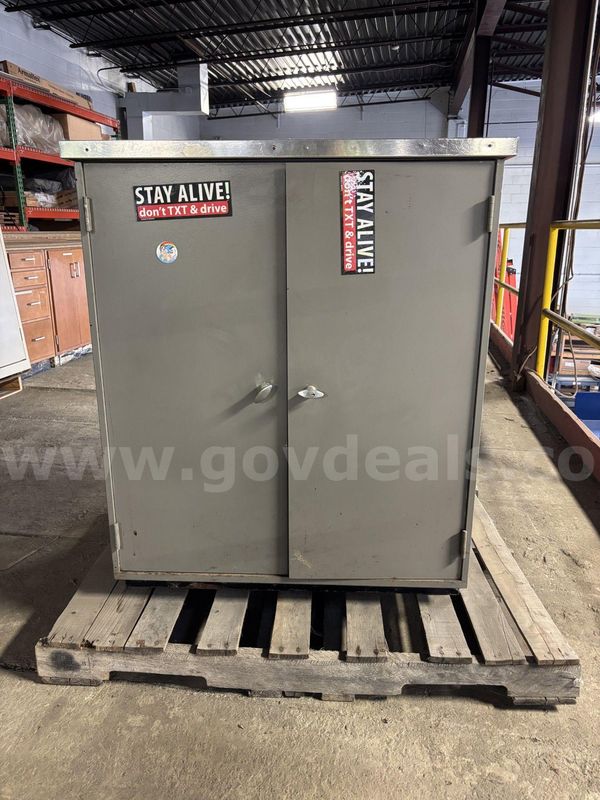 Small Metal Cabinet - Start Bid $1.00 - Public Works 419-409-0087 1010 North College Dr