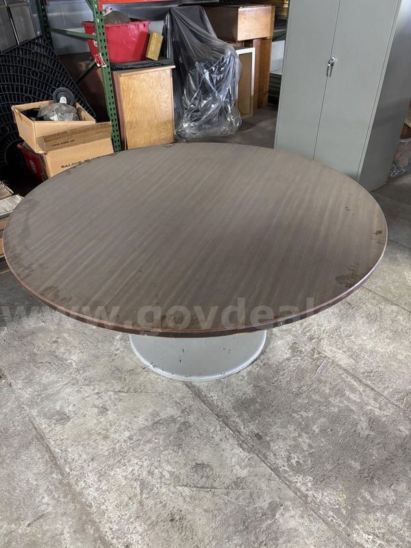 Round Table - Start Bid $1.00 - Public Works 419-409-0087 1010 North College Dr