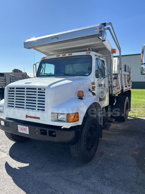 1991 International 4900 - Dump Truck Runs & Drives, Start Bid $1.00 Public Works 419-409-0087 1010 N. College Dr.