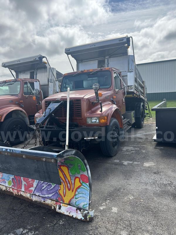 1999 International 4900 - Dump Truck with Snow Plow Frame Cracking Rust Public Works 419-409-0087 1010 N. College Dr.