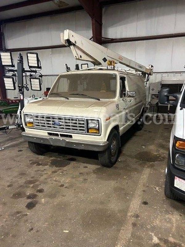 1987 Ford Econoline E350 Van with Versilift Bucket Miles 23856 - Start Bid $1.00 Public Works 1010 N. College