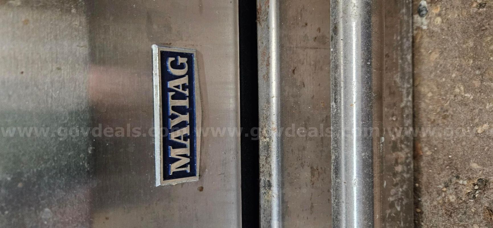 Noncommercial oven with five (5) gas burners