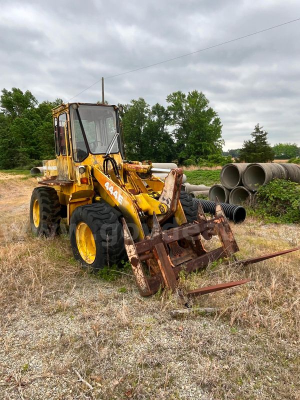 1990 John Deere 444E Loader