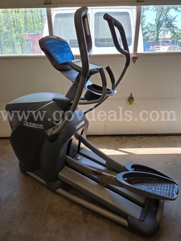 USED Octane PRO 3700 Elliptical Machine