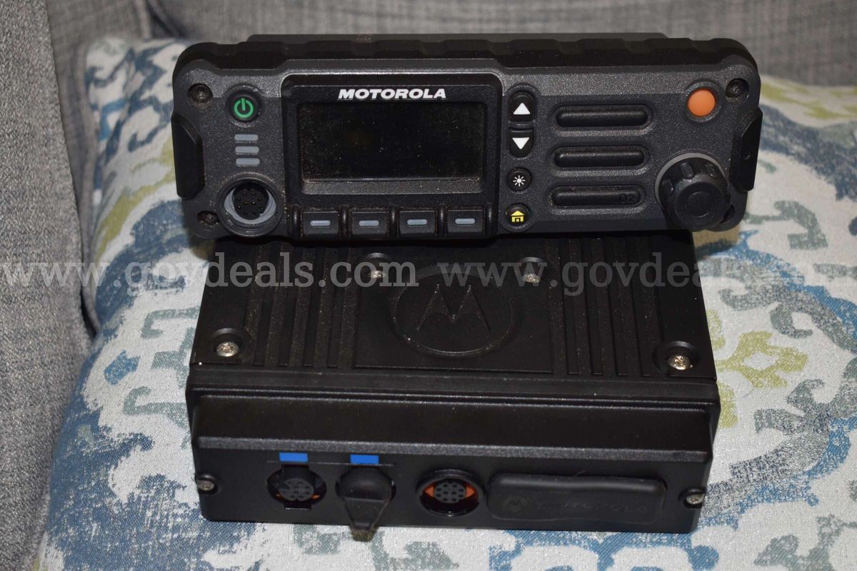 1 Motorola APX 4500 800 Band Radio