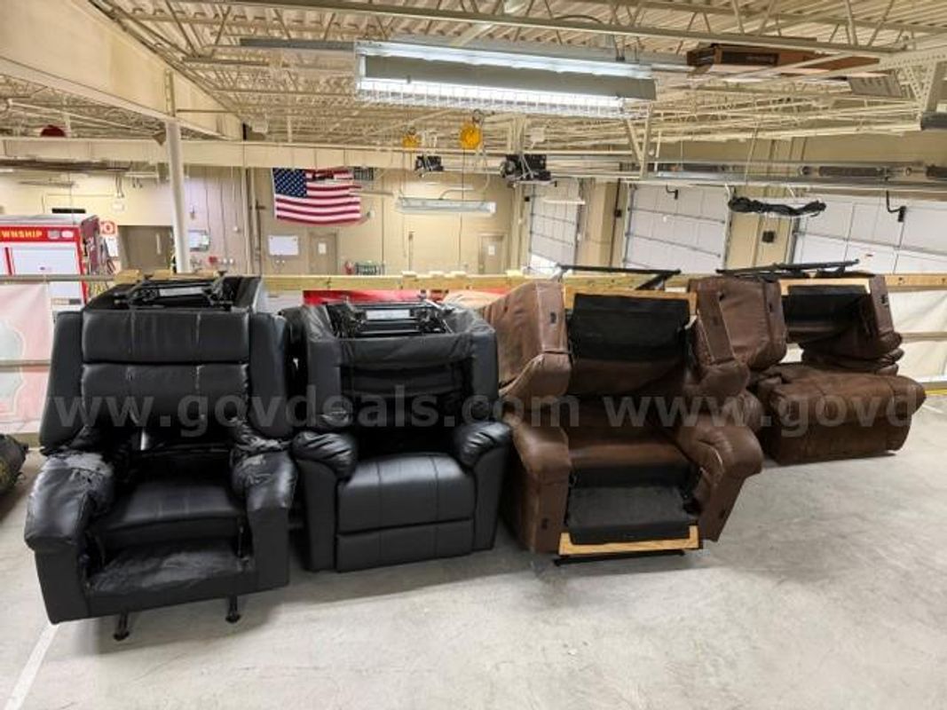 Lot of 10 recliners