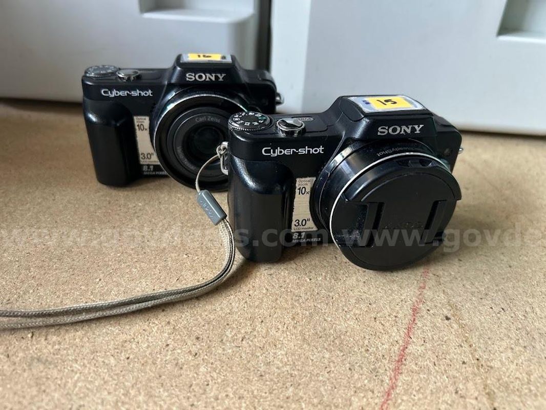 Lot of 2 Sony Cybershot Cameras