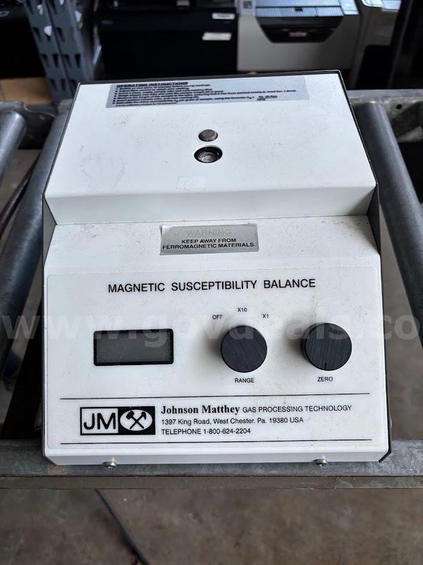 Magnetic susceptibility balance