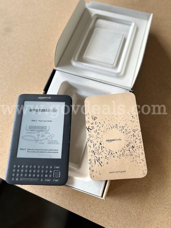 Set of 2 Amazon Kindle w/screen protector