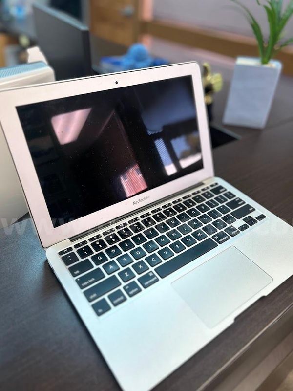 Apple MacBook Air Laptop