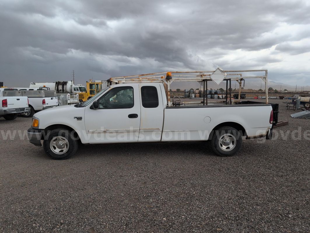 2004 Ford F-150 Heritage XL SuperCab Long Bed 2WD