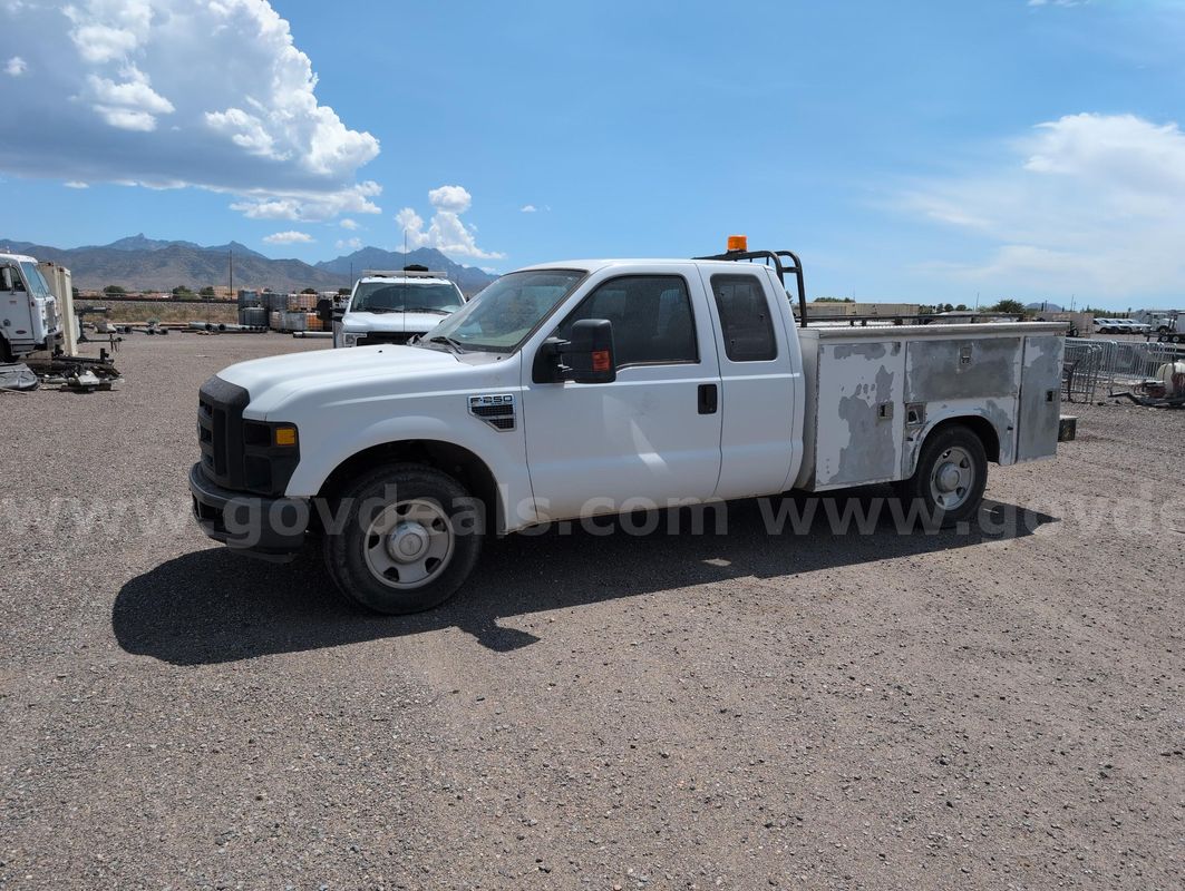 2008 Ford F-250 SD XL SuperCab Long Bed 2WD