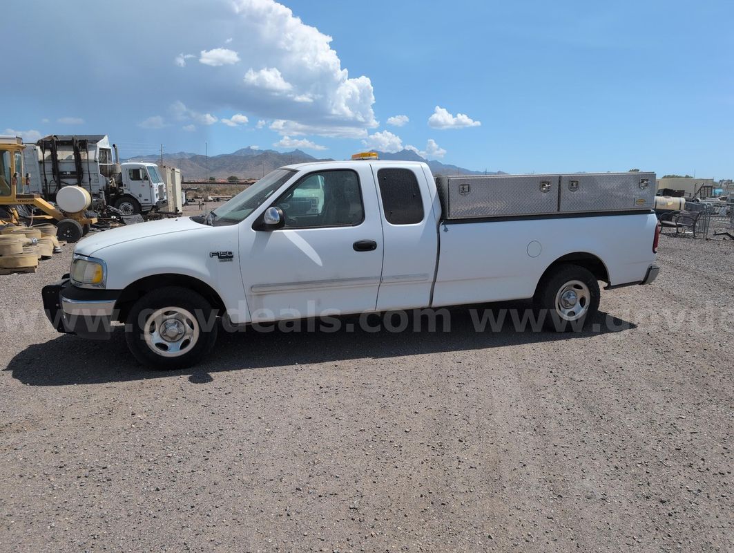 2002 Ford F-150 XL SuperCab Long Bed 2WD