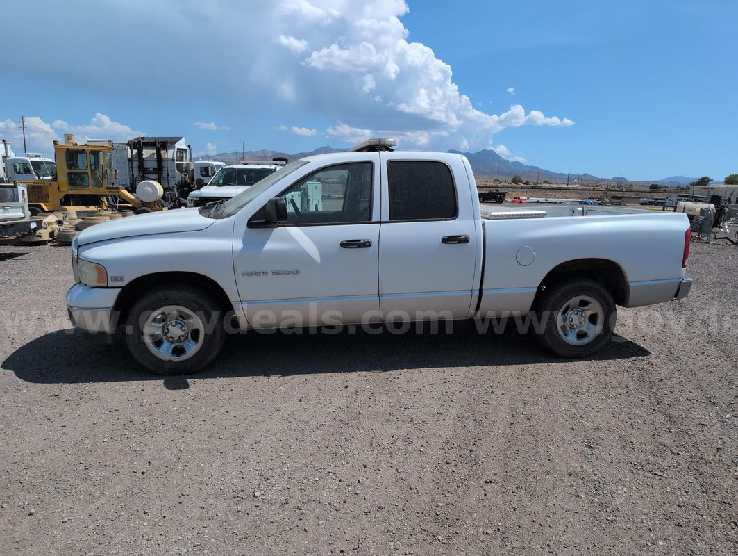 2003 Dodge Ram 1500 ST Quad Cab Short Bed 2WD