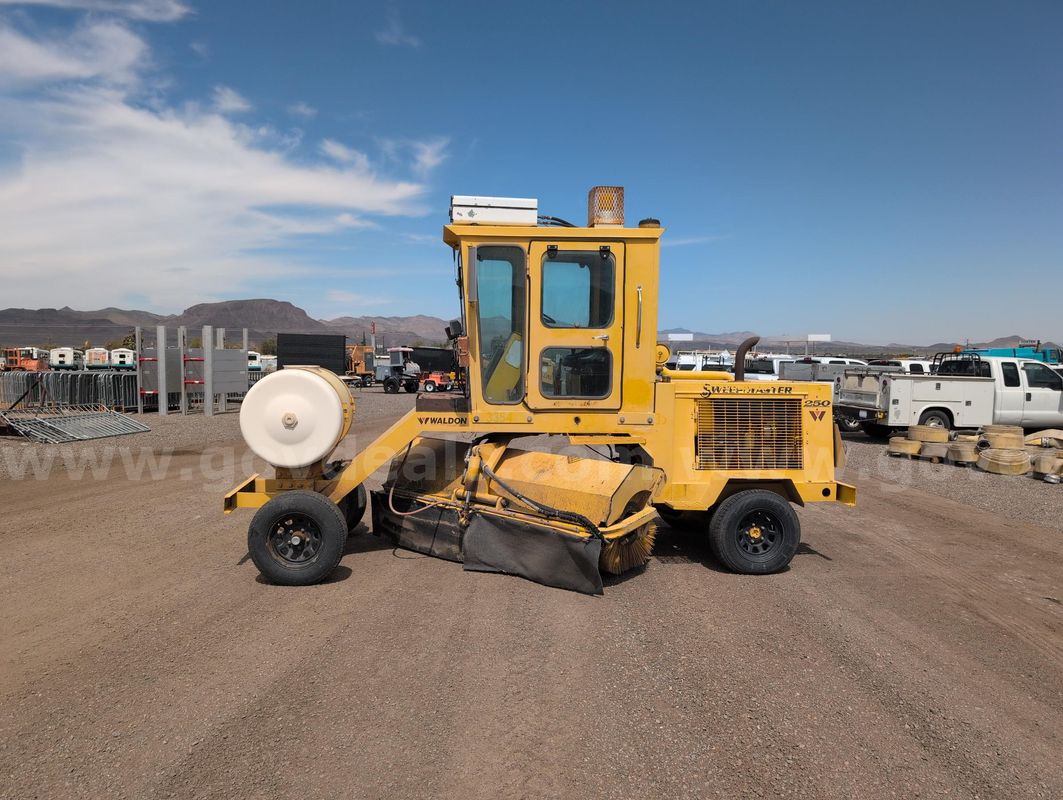 Waldon Sweep Master 250 construction sweeper