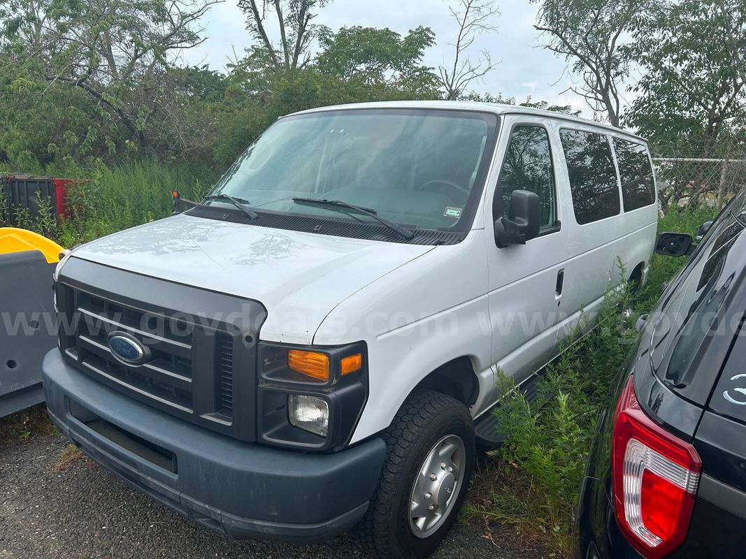 2009 Ford Econoline 12 Passenger Van