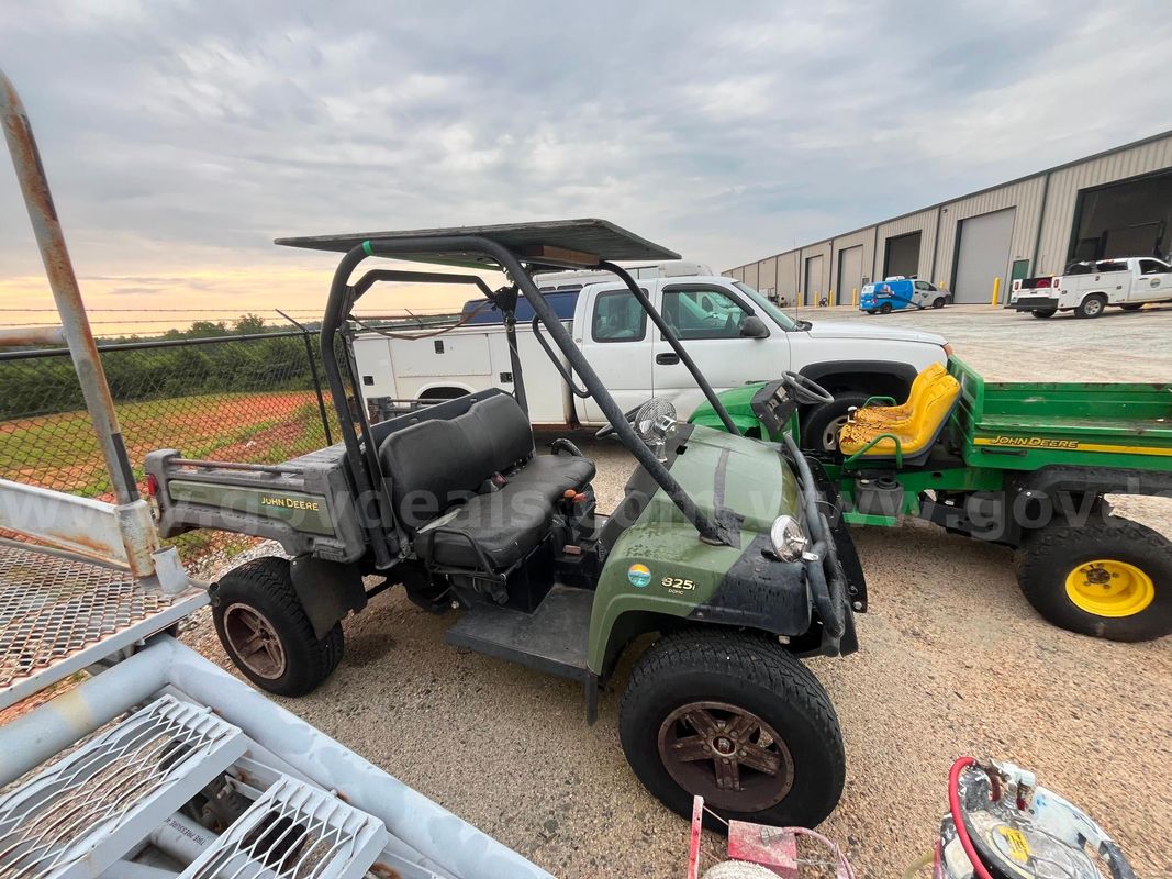 John Deere 825i