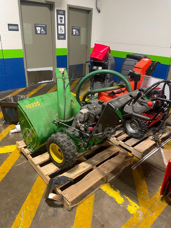 John Deere 1032D
