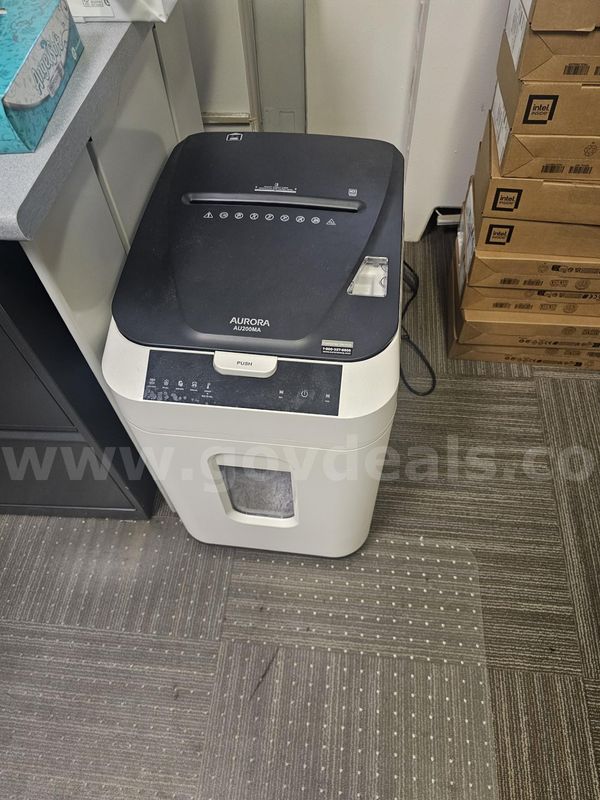 Commercial-grade shredder