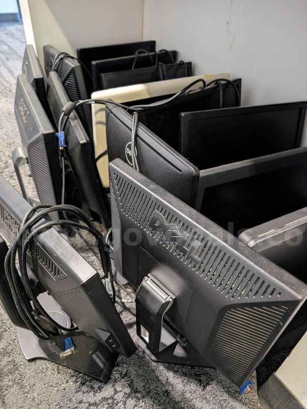 Lot of approx 15 various brand computer monitors