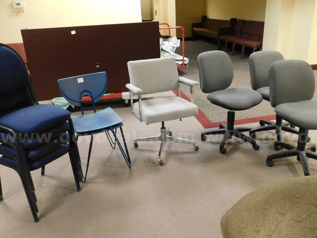 Lot - 10 Chairs - Miscellaneous Styles