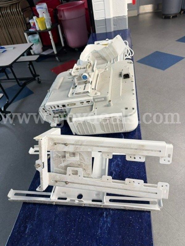 Epson BrightLink 697Ui LCD with Mounting bracket