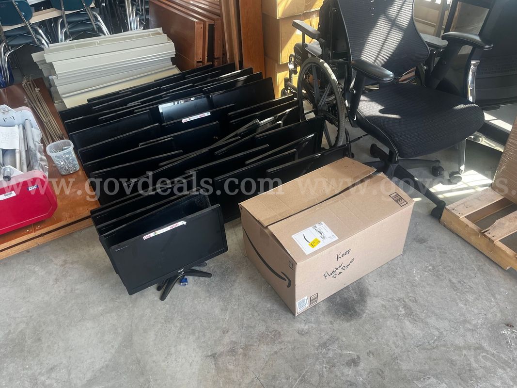 39 Acer Monitors + Cables - (25x S200HQL, 14x G206HL) Not all cables may be in box, not all monitors may work