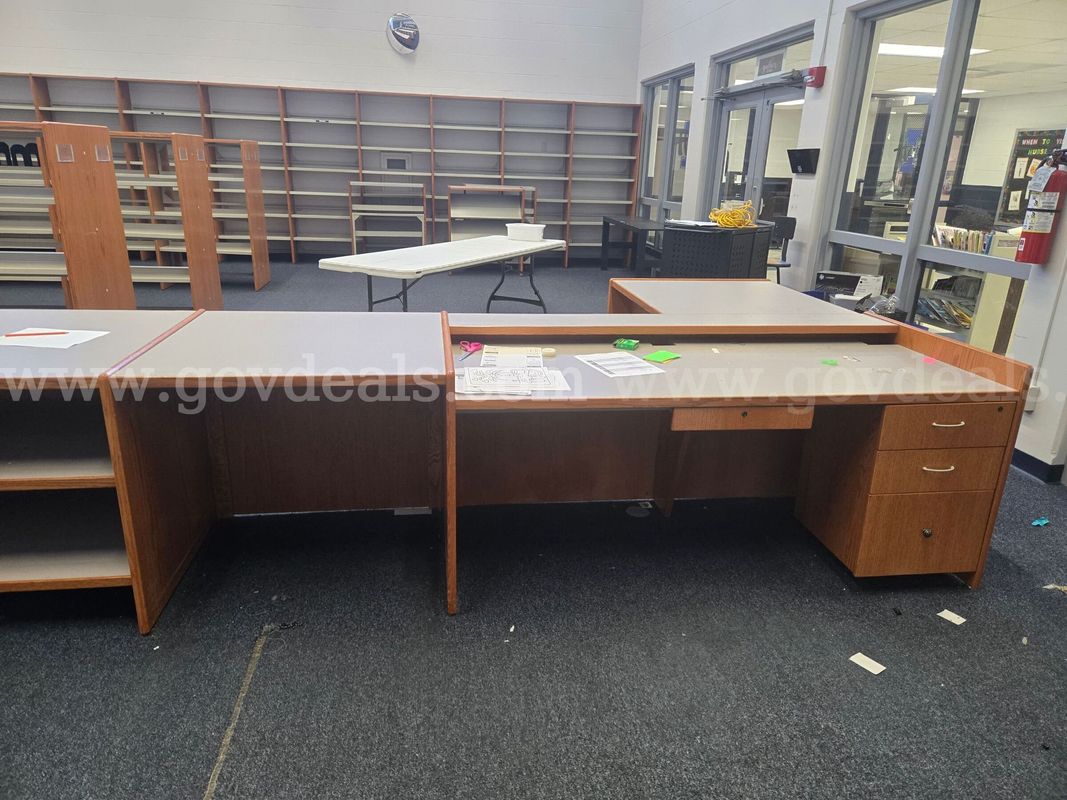 Large Curved L Shaped Desk - 6 Sections - Recirculation Desk - MUST be able to move & Disassemble