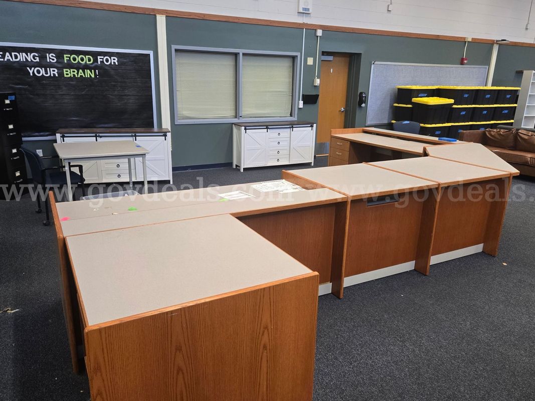 Large Curved L Shaped Desk - 6 Sections - Recirculation Desk - MUST be able to move & Disassemble