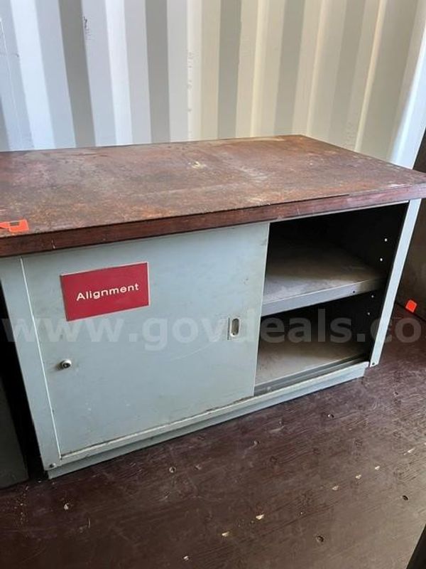Metal base cabinet