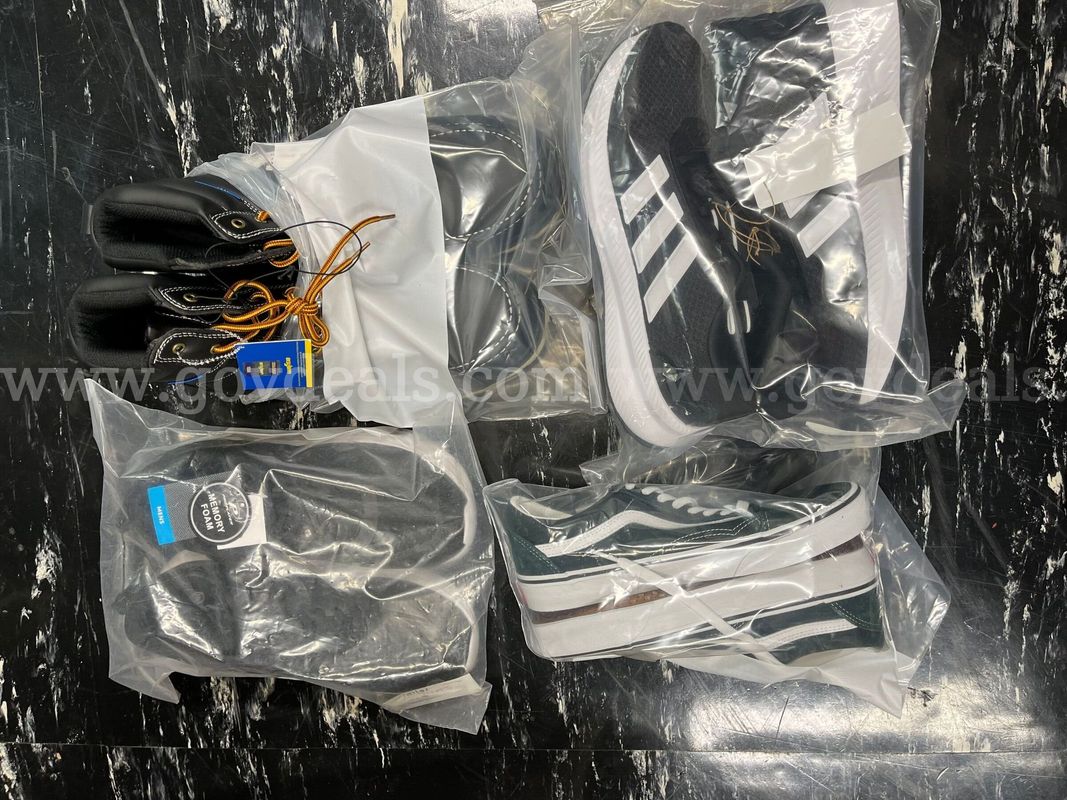Lot of (4 pairs) Men's Shoes
