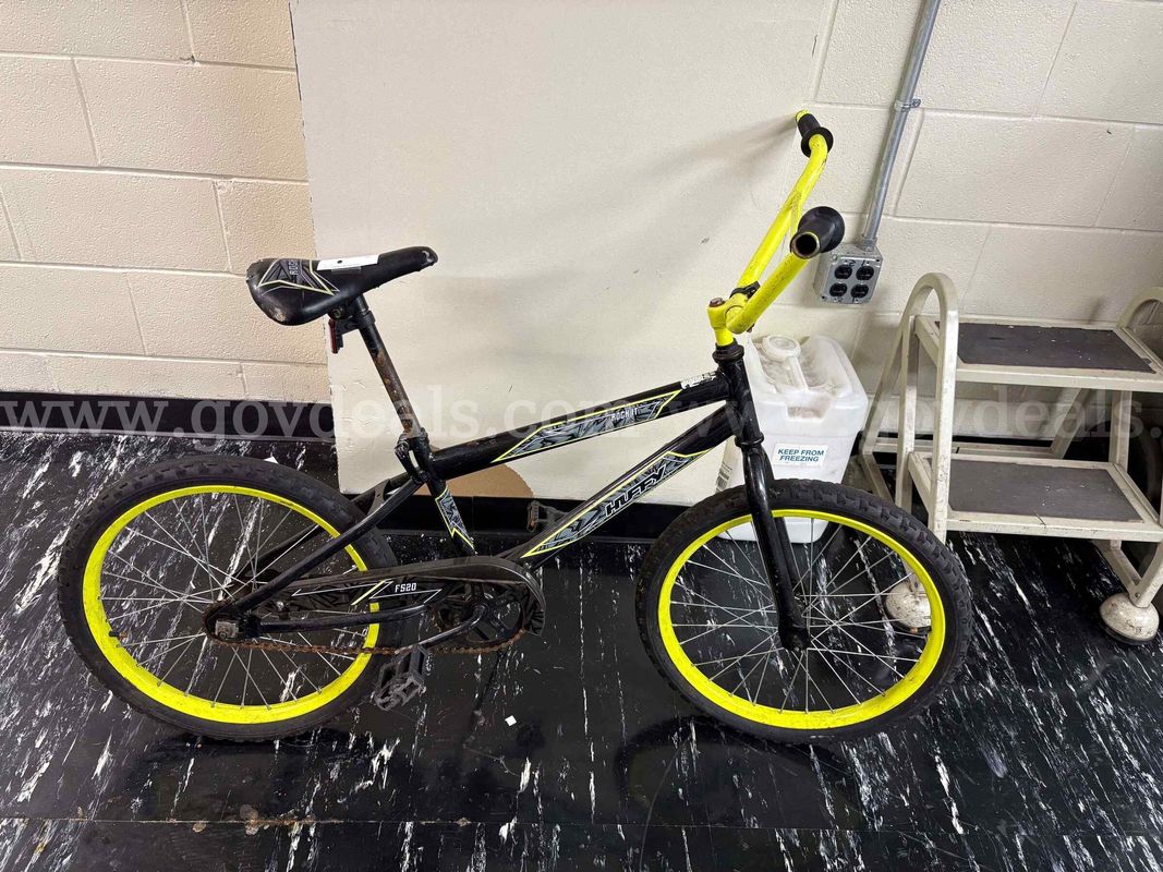 Sport Equipment: HUFFY BMX STYLE BICYCLE (BLACK/YELLOW)