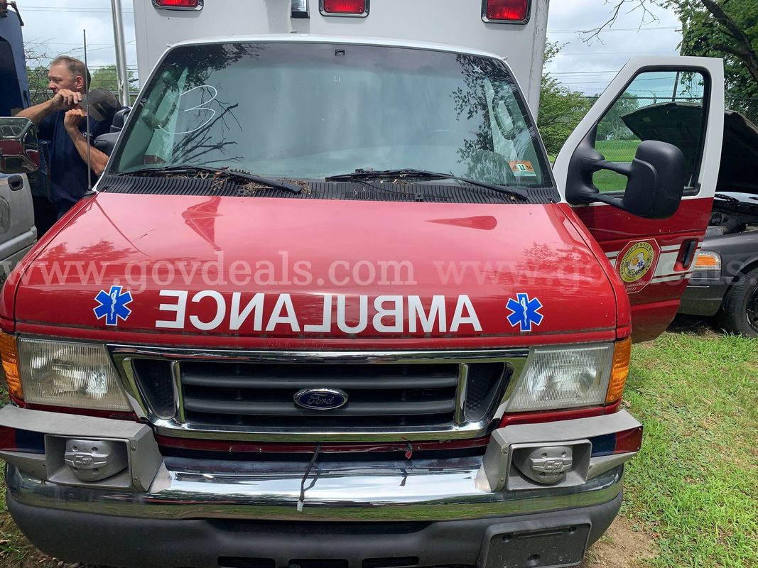 2005 Ford E-350 Ambulance