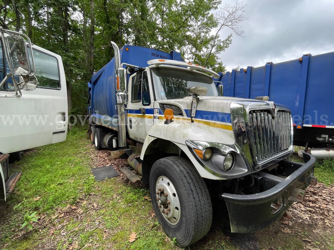 2009 International 7500 Trash Truck