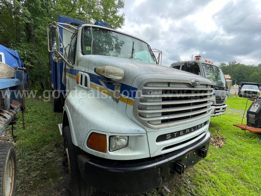 2001 Sterling LT8500 Trash Truck