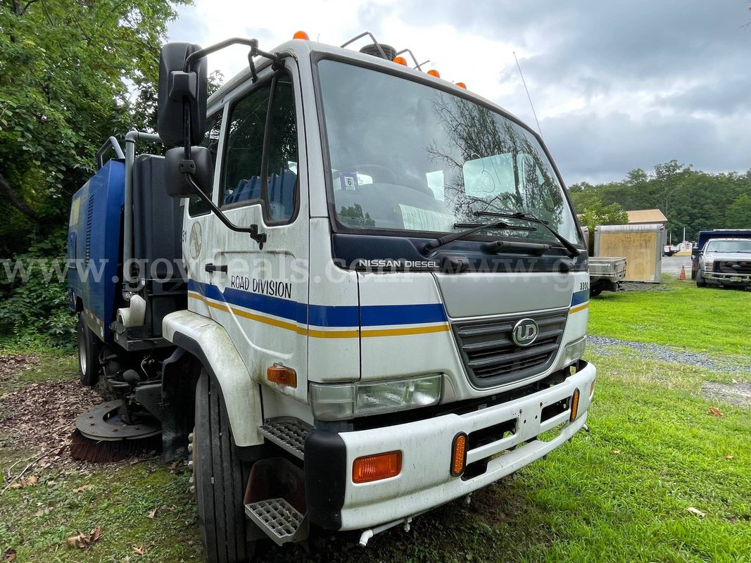 2010 Nissan UD3000 Street Sweeper