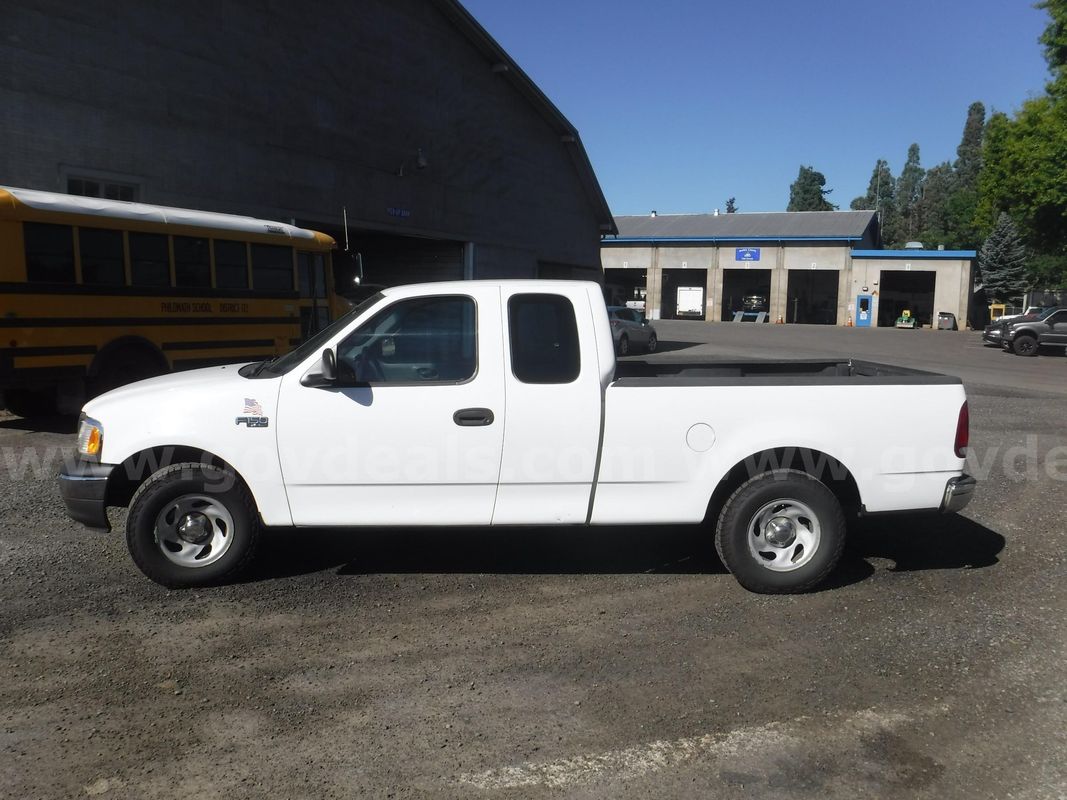2002 Ford F-150 XL SuperCab Short Bed 2WD