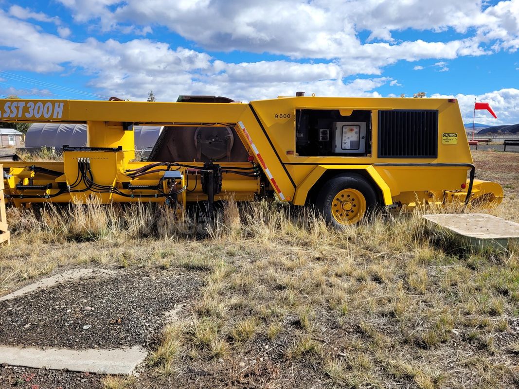 1998 Stewart & Stevenson SST-300H Airport Runway Broom