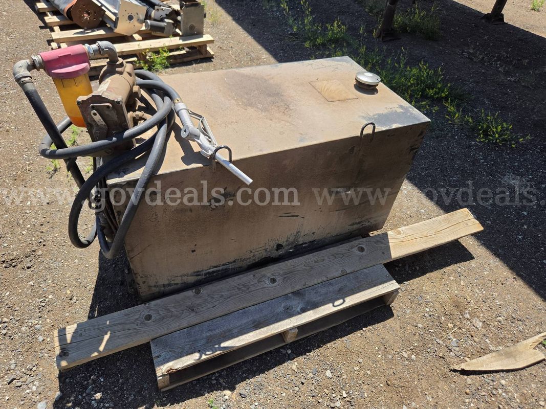 100-Gallon Steel Auxiliary Fuel Transfer Tank with 12V Pump