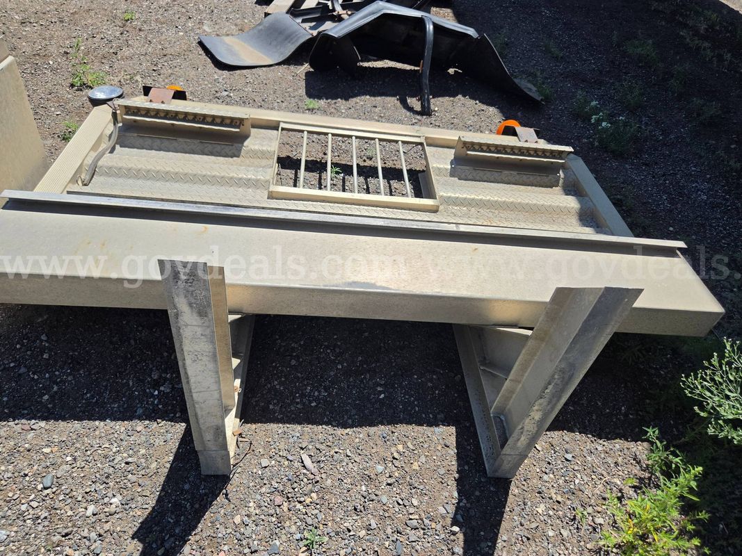 Merritt Class 8 Aluminum Headache Rack, Deck Platform & Frame-Mount Saddle Box