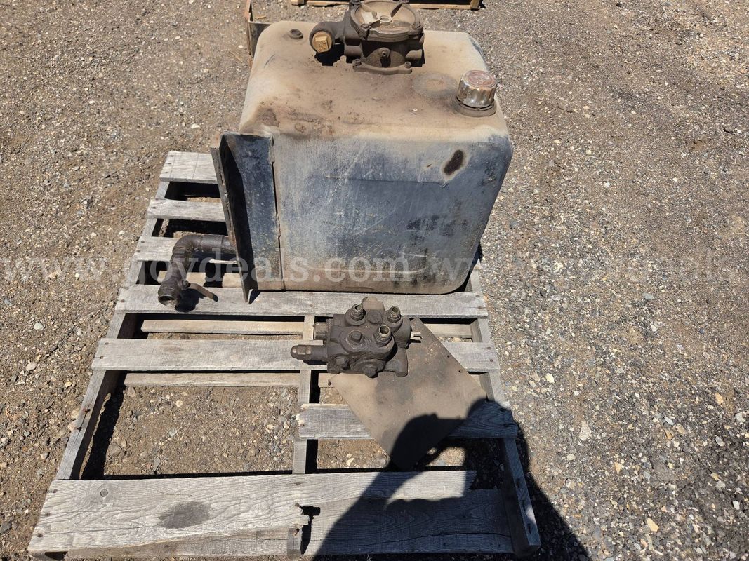Hydraulic Oil Reservoir Tank & Control Valve Assembly – Heavy-Duty Truck