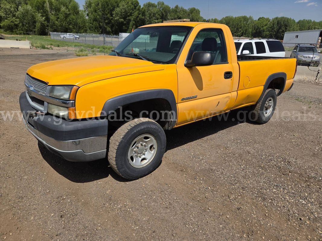 2004 Chevrolet Silverado 2500HD 4WD Regular Cab Pickup 8.1L V8 – 65,162 Miles