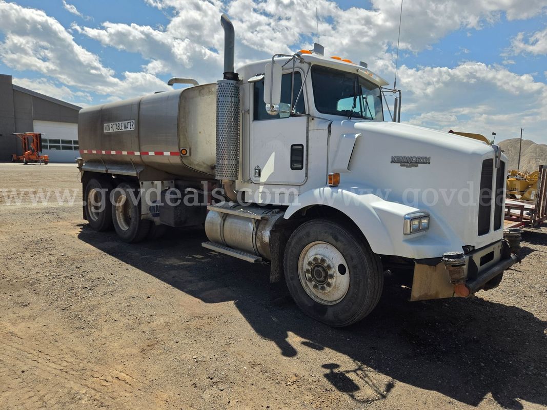 1995 Kenworth T450 Tandem Axle Water Truck – County Maintained