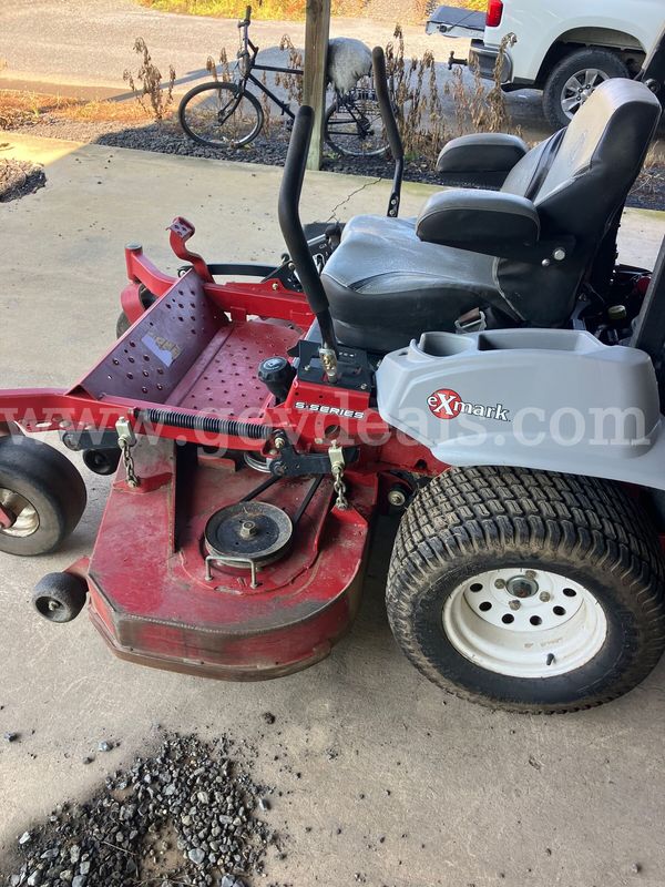 2016 Exmark Lazer Z S-Series 60" commercial zero-turn mower.